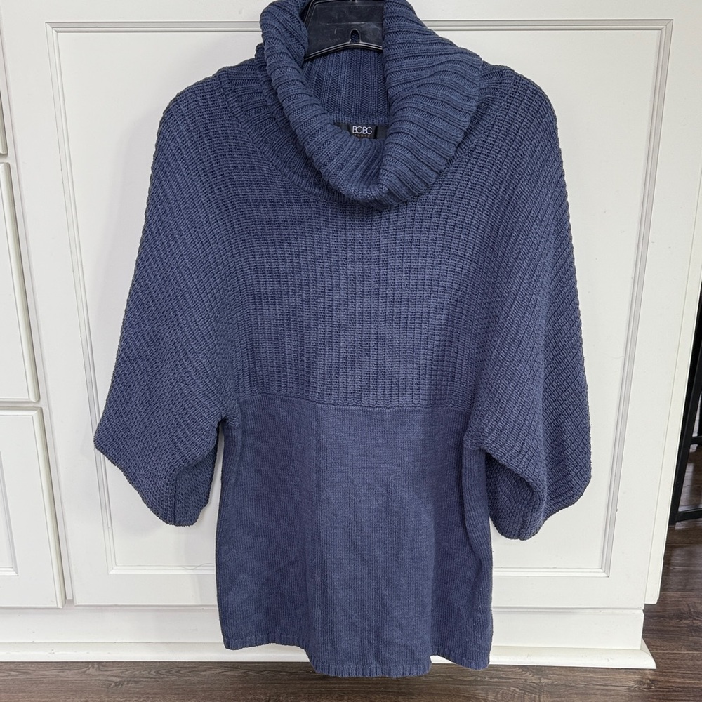 BCBG beautiful blue sweater Large